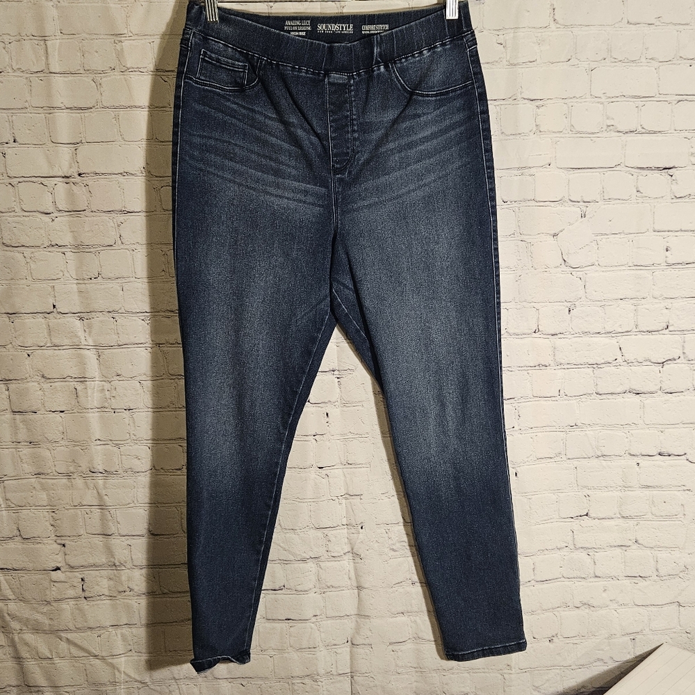Blue Skinny Jeans with a Slim Fit and Faded Look